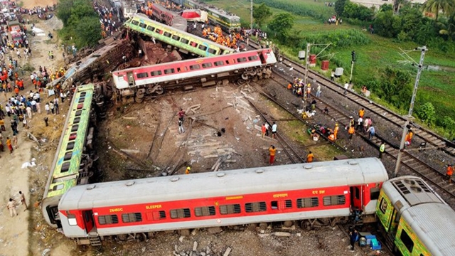 দুর্ঘটনাস্থল থেকে ১৫ বাংলাদেশি যাত্রী উদ্ধার