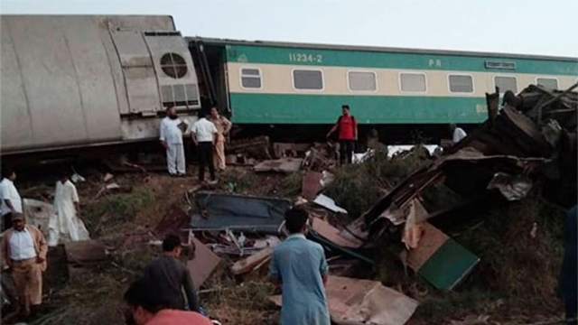 পাকিস্তানে দুই ট্রেনের মুখোমুখি সংঘর্ষ : সংগৃহীত ছবি