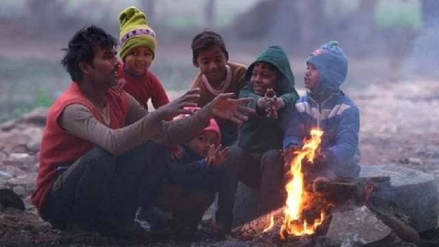 শীতে অবস্থা নাজেহাল, এর মধ্যে আবার বৃষ্টির আভাস