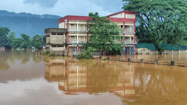 চারদিকে থই থই পানি, ঈদের দিন ঘরবন্দী সিলেটবাসী