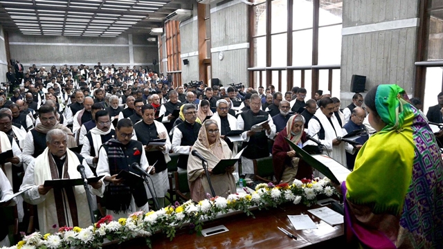 শপথ নিলেন বাংলাদেশের নবনির্বাচিত সংসদ সদস্যরা