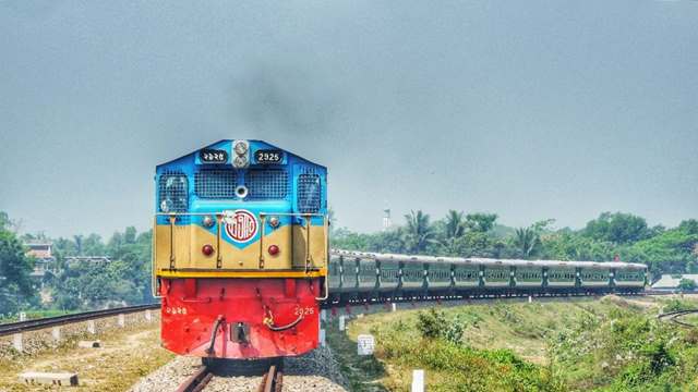 ৭০ শতাংশ মানুষ ইন্টারনেট না ব্যবহার করলেও ট্রেনের শতভাগ টিকিট অনলাইনে 