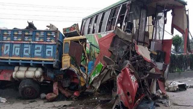 বাংলাদেশে সড়ক দুর্ঘটনায় ৫ বছরে প্রাণ হারিয়েছে ৫৬১৯ শিক্ষার্থী