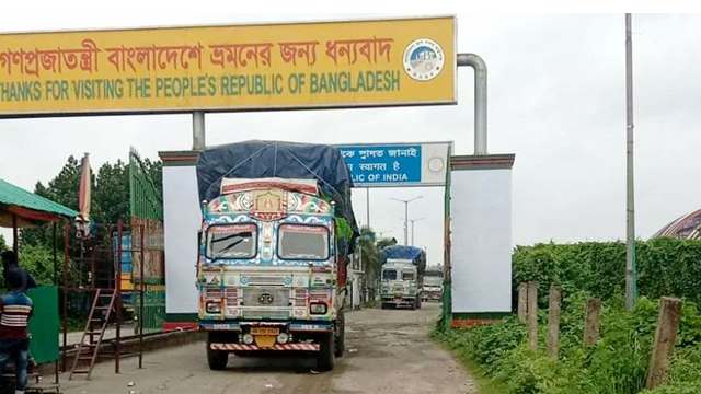 বেনাপোল স্থলবন্দরে আমদানি কমেছে, বেড়েছে রপ্তানি