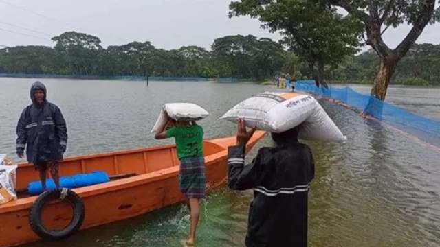 বাংলাদেশের বন্যার্তদের সাহায্যে আরও ৭ কোটি টাকা দেবে যুক্তরাজ্য