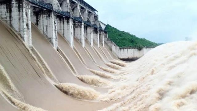 এবার ফারাক্কা বাঁধের সব গেট খুলে দিলো ভারত