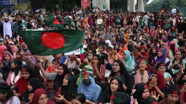 বাংলাদেশে কোটা সংস্কারের দাবিতে ছাত্রদের বিক্ষোভ, সড়ক অবরোধ, 