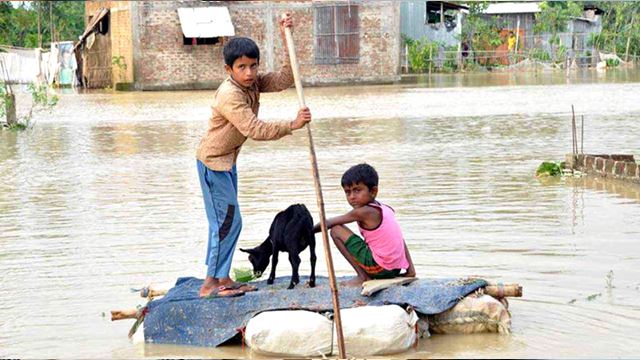 বাংলাদেশে ভয়াবহ বন্যায় ঝুঁকিতে ২০ লাখেরও বেশি শিশু : ইউনিসেফ