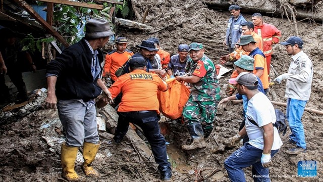 ভয়াবহ ভূমিধস ইন্দোনেশিয়ায়, ১৬ মৃত্যু, নিখোঁজ অনেকে