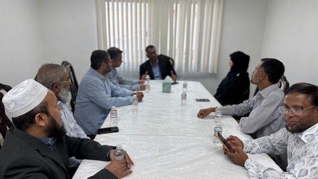 ছবি : হাদী হত্যাকাণ্ডের সুষ্ঠু বিচার দাবি করে  কনস্যুলেট জেনারেল কাজী মোঃ জাবেদ ইকবালকে স্মারকলিপি প্রদান