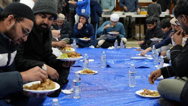 ছবি : আলোচনা শেষে ইয়্যুথ ও সদস্যবৃন্দদের জন্য খাবারের আয়োজন করা হয়