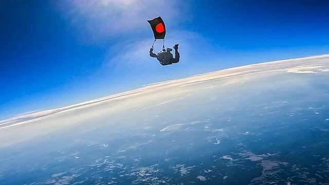 বিজয় দিবসে বিশ্ব রেকর্ড গড়বেন ৫৪ জন পতাকাবাহী প্যারাট্রুপার