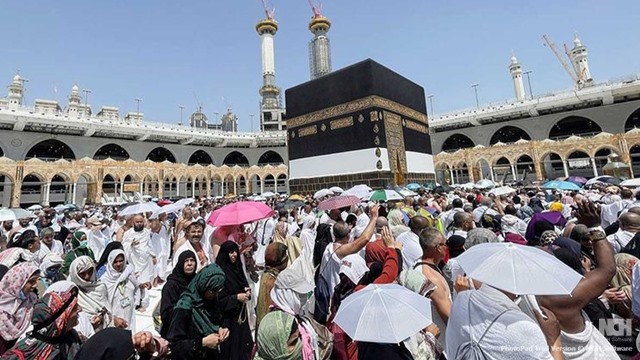 প্রায় ৭১ হাজার বাংলাদেশী হজযাত্রীর সৌদি আরব গমন, ১২ জনের মৃত্যু