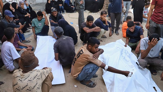 ক্ষুধা ও ইসরায়েলি হামলায় গাজায় নিহত আরও ১৫৪