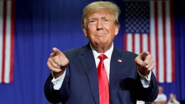 প্রেসিডেন্ট নির্বাচনে তৃতীয়বারের মত লড়ার ইঙ্গিত দিলেন ট্রাম্প