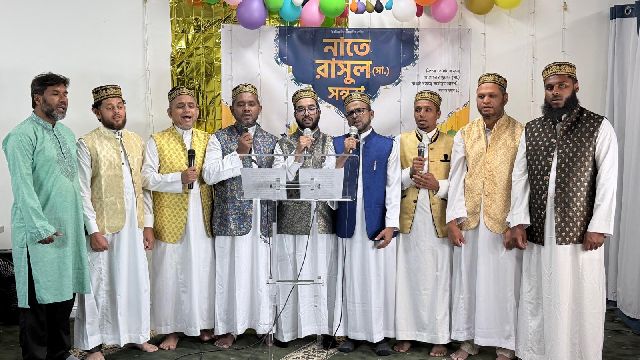 ছবি: কাণ্ডারী কালচারাল গ্রুপের প্রতিষ্ঠাতা ও অন্যান্য শিল্পীগণ