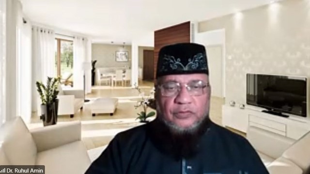 ছবি : মুনা একাডেমির ডিরেক্টর প্রফেসর ড. রুহুল আমিন