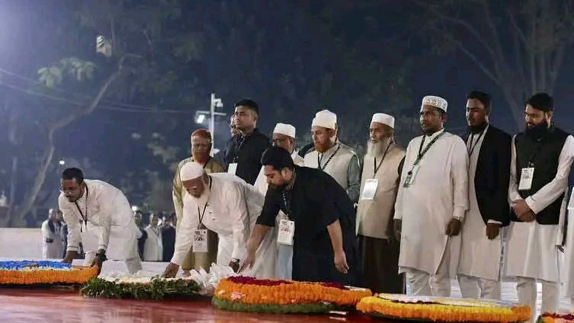 কেন্দ্রীয় শহীদ মিনারে ভাষা শহীদদের প্রতি শ্রদ্ধা নিবেদন করলেন বিরোধীদলীয় নেতাগণ