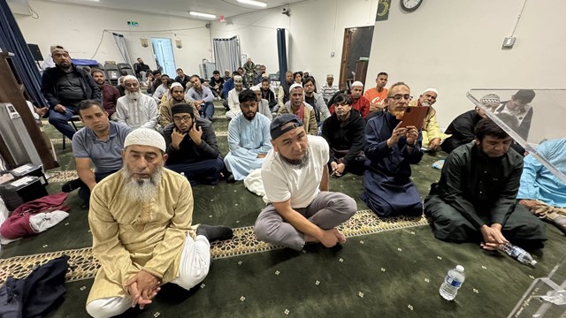 ছবি: উপস্থিত মুসল্লিগণ