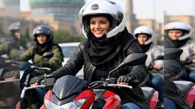 ইরানে নারীদের মোটরসাইকেল চালনোর অনুমতি দিল সরকার