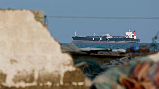 ট্রাম্পের সামরিক সহায়তার আহ্বান সত্ত্বেও যুদ্ধজাহাজ পাঠাতে নারাজ যুক্তরাজ্য 