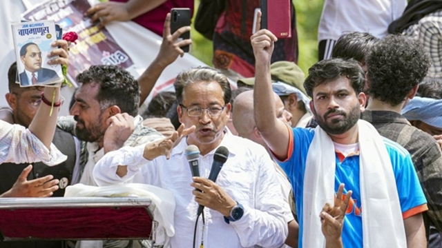 ভারতের বর্ষাকালীন অধিবেশনের প্রথম দিনেই &lsquo;চলো সংসদ&rsquo; বিক্ষোভে দিল্লিতে উত্তেজনা