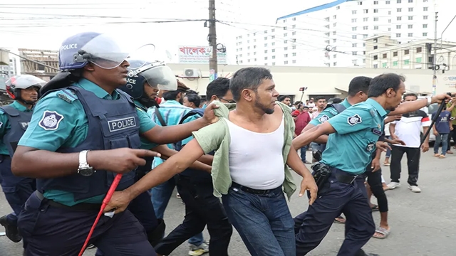 বর্তমান রাজনৈতিক সংকটে টালমাটাল অবস্থা বাংলাদেশে : আল জাজিরা রিপোর্ট